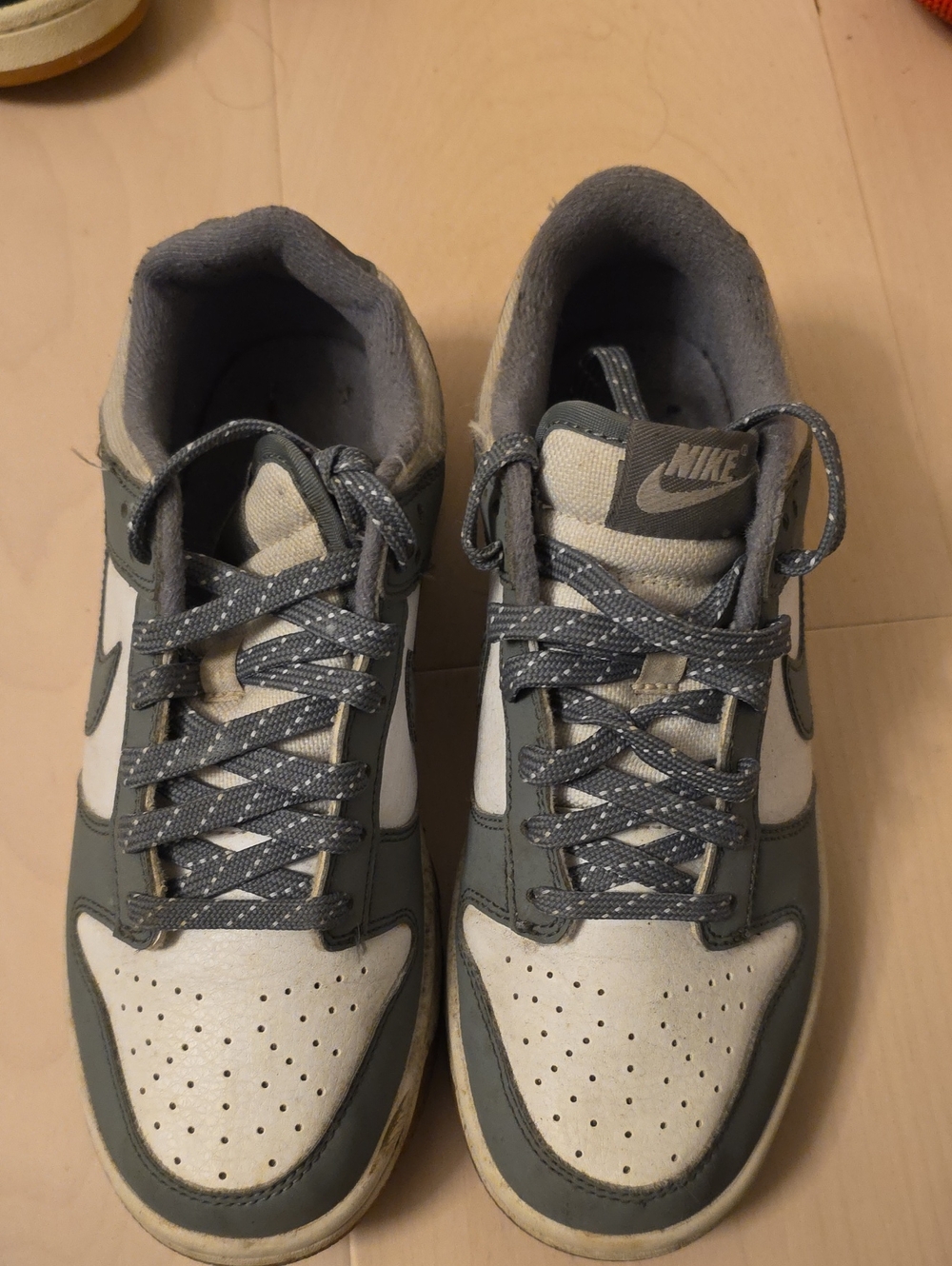 Nike Men’s Low-Top Sneakers in Gray and Cream